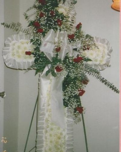 This is a unique in house sympathy cross. Red roses, baby's breath and specialty greens made to fit your special order. We can customize in any way you would like.
<ul id="prodDetailDelivery">
 	<li><span style="color: red;"><b>Local Delivery Only</b></span></li>
</ul>