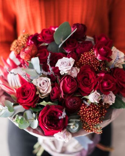 <strong>IMAGE IS FOR ILLUSTRATION ONLY. Actual arrangement is NOT pictured.</strong>
Pick out your perfect dream combination of colors and a vase and let us do the rest! We will make your Valentine thrilled that you trusted us to design and deliver the ideal floral arrangement! Please note any specifics (flowers, bow or no bow, etc) in the notes and we will do our best to accommodate.