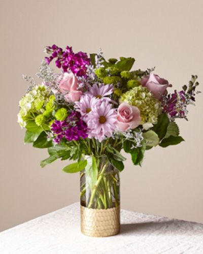 As the seasons change, fill your home with gorgeous blooms and fresh fragrances. Our expert florists handcraft an uplifting assortment of roses, hydrangea, stock, and more to delight everyone from your mom to your best friend.