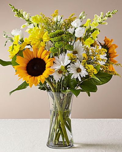 Give a dose of sunshine in bloom. This stunning bouquet is teeming with rays of sunflowers, textured snapdragons and darling daisy poms to deliver the perfect pick–me–up for an occasion or as a treat to yourself.